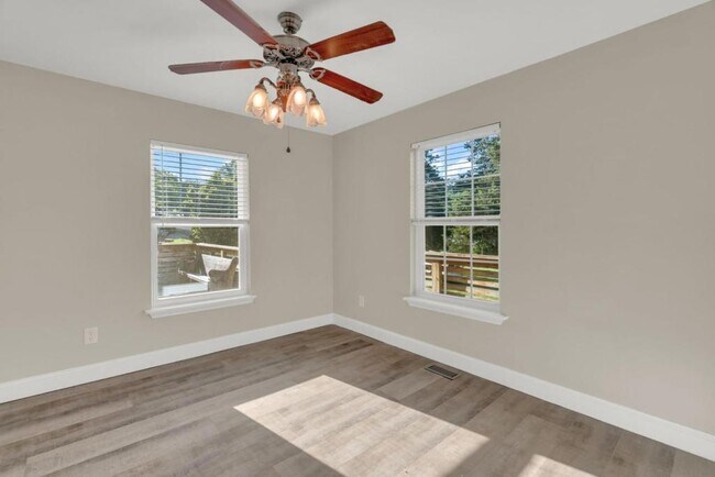 Foto del edificio - 124 Mohawk St