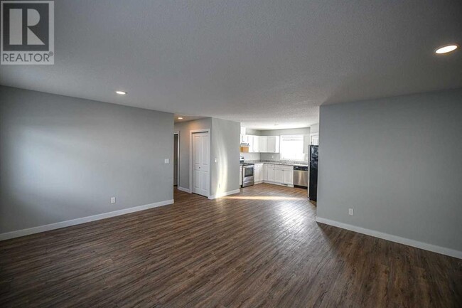 Building Photo - 9533 113 Ave