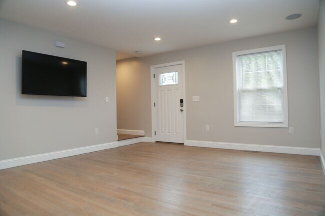 Building Photo - Newly Built 6br/3ba- Steps away from PC!