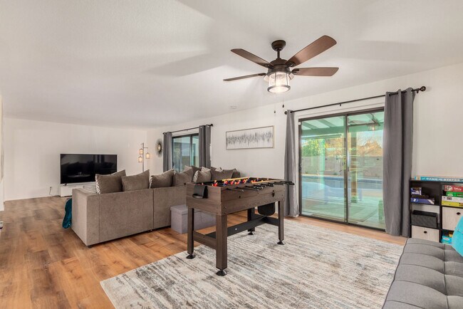 Foto del edificio - 1655 E Glencove St
