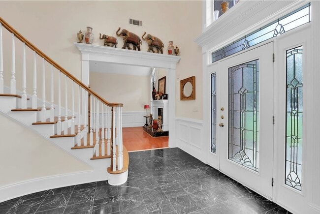 Building Photo - 8225 Seven Oaks Dr
