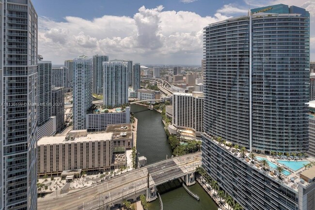 Foto del edificio - 465 Brickell Ave