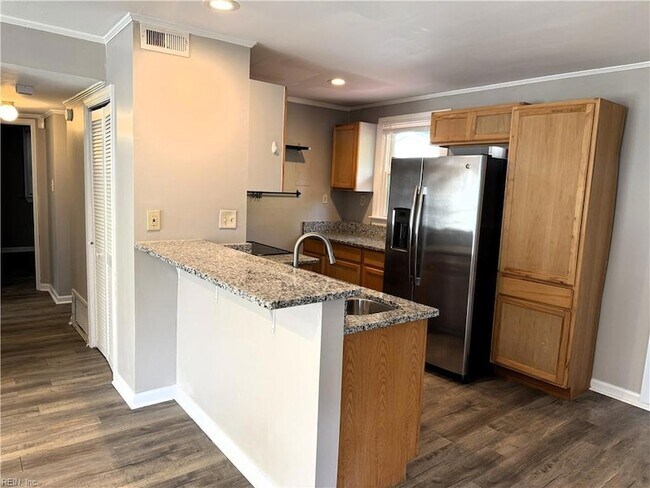 Foto del edificio - 1744 N Lakeland Dr
