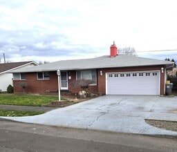 Building Photo - 718 NE 106th Pl