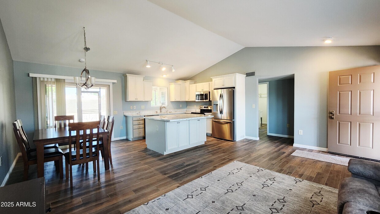 Foto principal - 14227 W Yosemite Dr