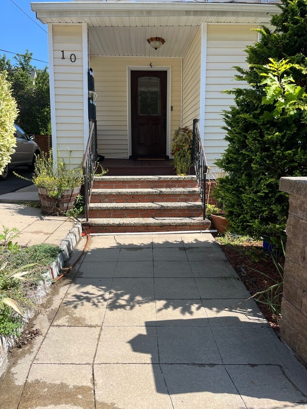 Primary Photo - 10 Edisonia Terrace