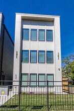 Building Photo - 6048 S Eberhart Ave