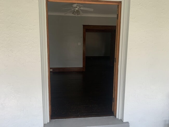 Building Photo - 136 Broadway