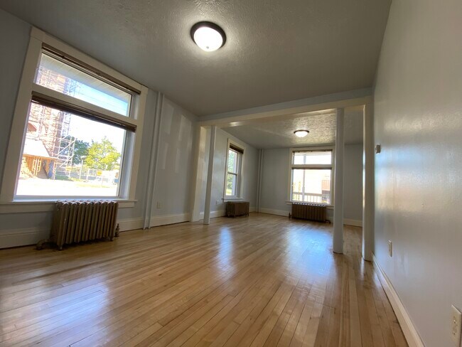 Foto del edificio - 249 W Baraga Ave