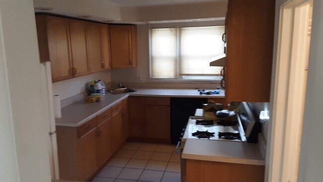 Building Photo - 23 N Rocky River Dr
