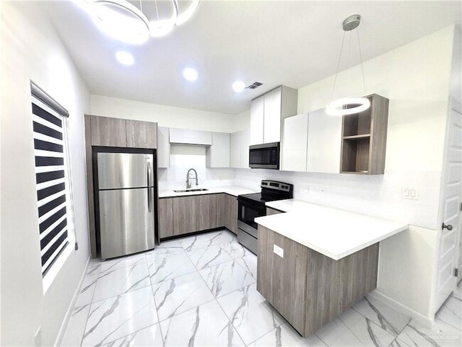 Building Photo - 3201 Magdalena St