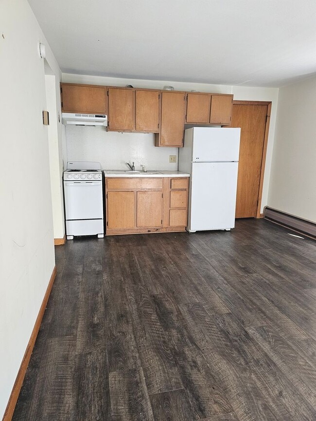 Building Photo - E. Court Street Duplex