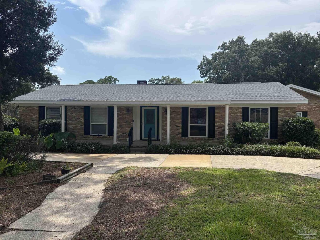 Primary Photo - 301 Teakwood Cir