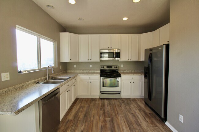 Building Photo - 2540 E 136th Pl