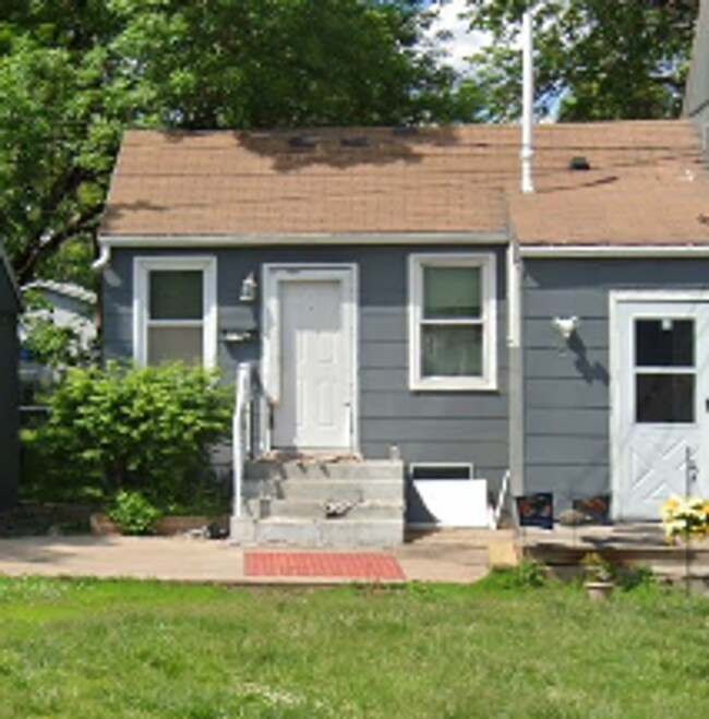 Building Photo - 429 1/2 S Garfield Ave