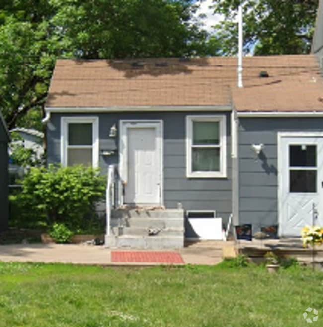 Building Photo - 429 1/2 S Garfield Ave