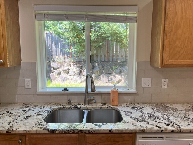 Building Photo - Spacious 4-Bedroom Home in Desirable Cedar...