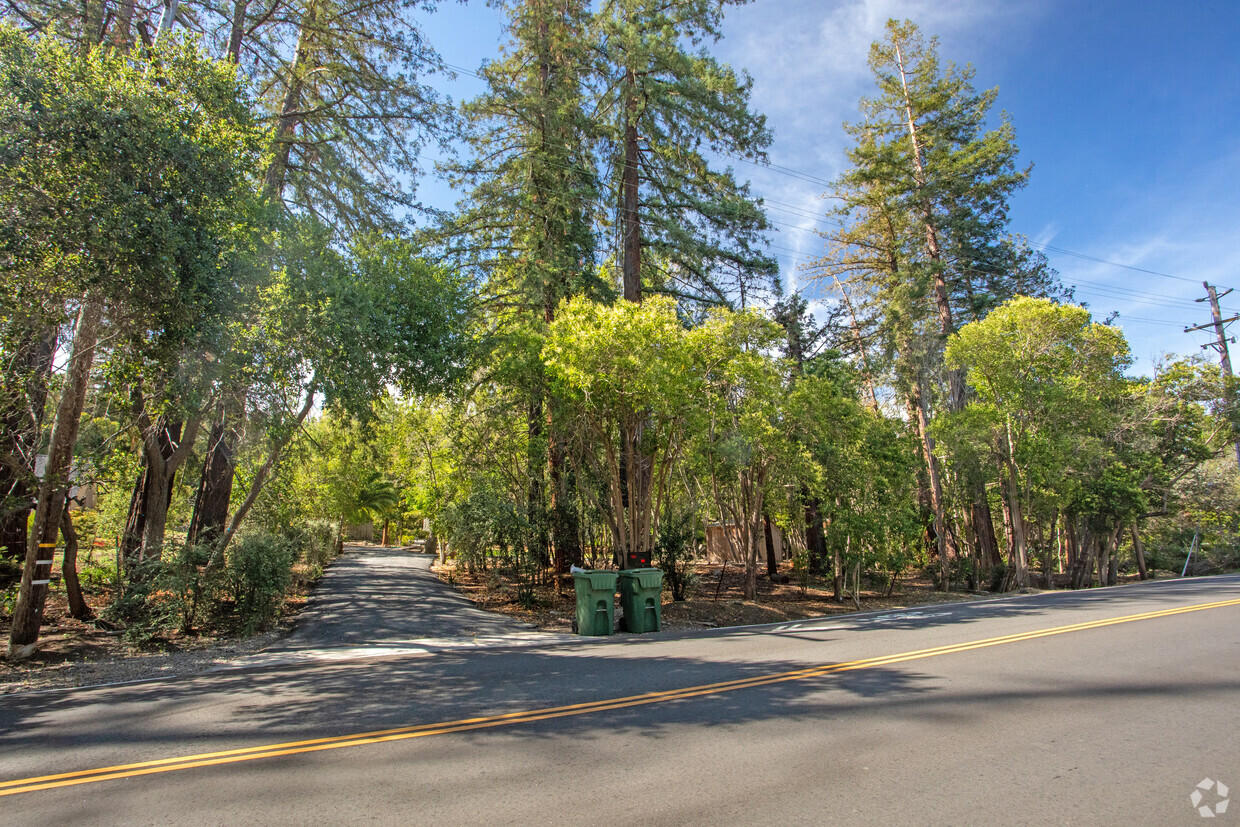 Foto del edificio - 1060 Campus Drive