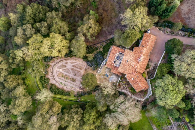 Building Photo - 5 bedroom in Los Altos Hills CA 94022