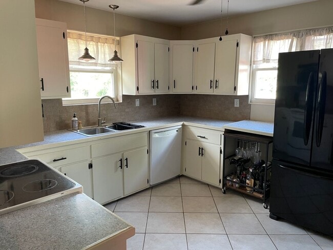 Building Photo - COMING SOON! 3 Bed 1 Bath in Shippensburg,...