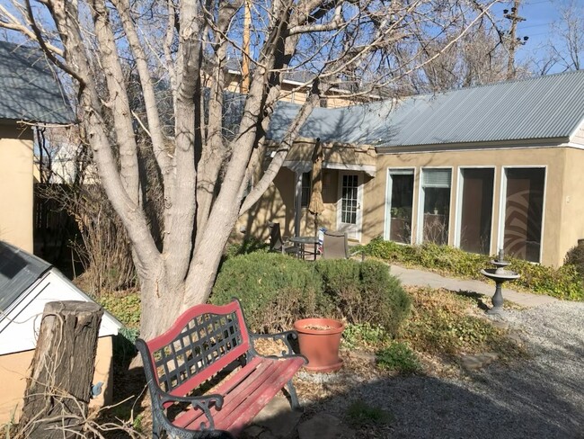 Building Photo - 718 Mountain Rd NW