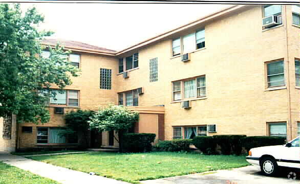 Building Photo - 2810 N Lowell Ave