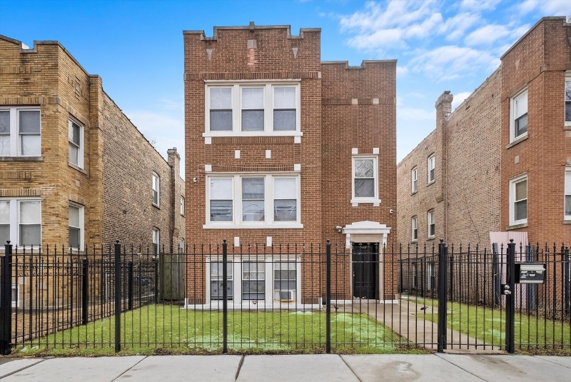 Photo - 4449 W Walton St (Chicago, IL)