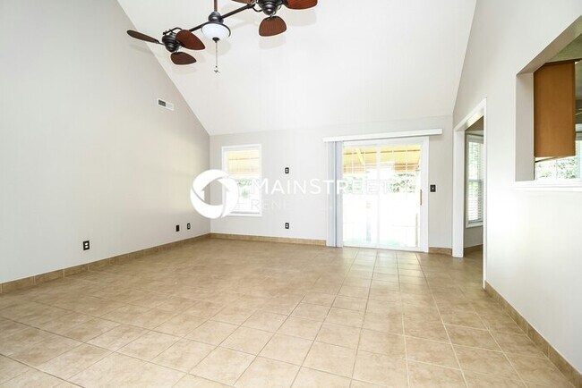 Foto del edificio - 3 Bedroom Pet-Friendly Home in La Vergne, TN with Main Street Renewal