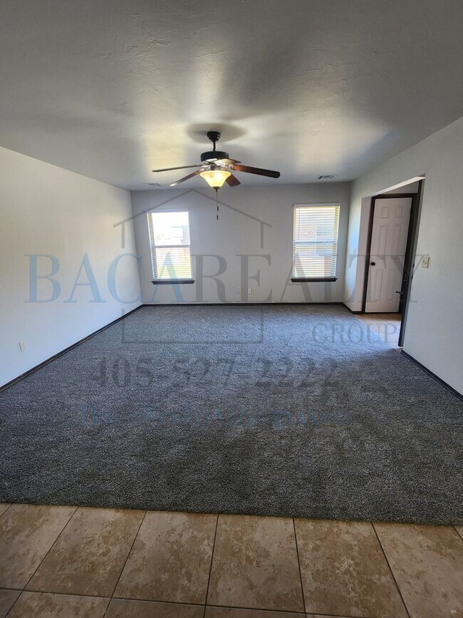 Building Photo - Move in Special!! 3BR 2BA duplex with 2 ca...
