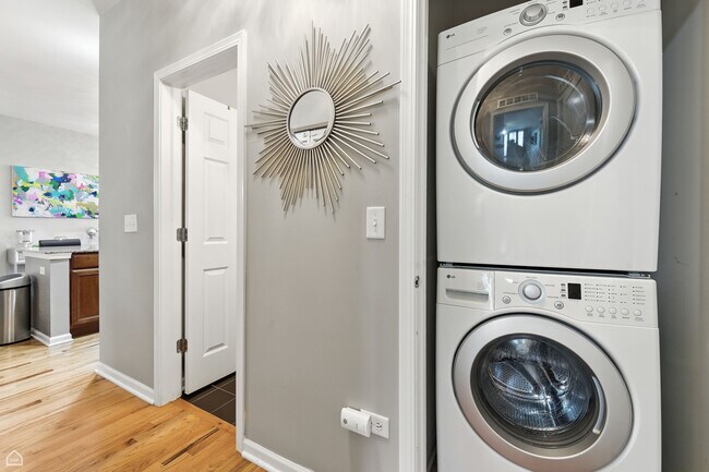 Foto del edificio - 307 E 25th St