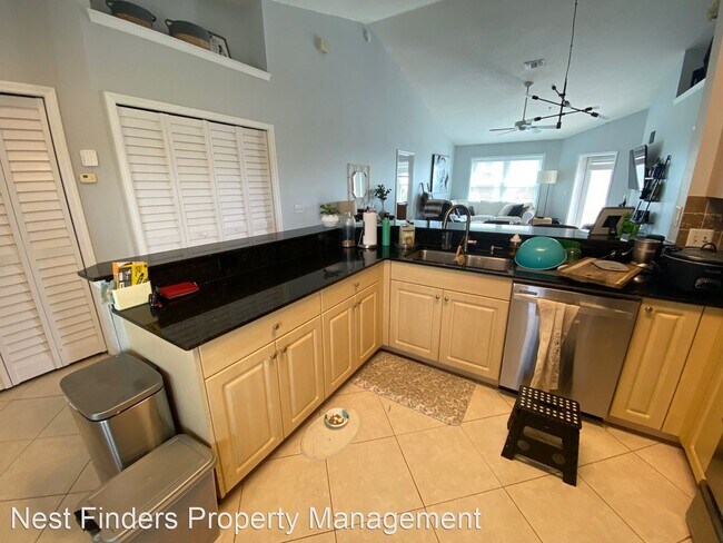 Building Photo - 3 br, 2 bath House - 1412 1st St N #304