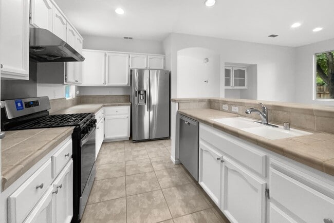 Building Photo - 9385 Bennoel Way