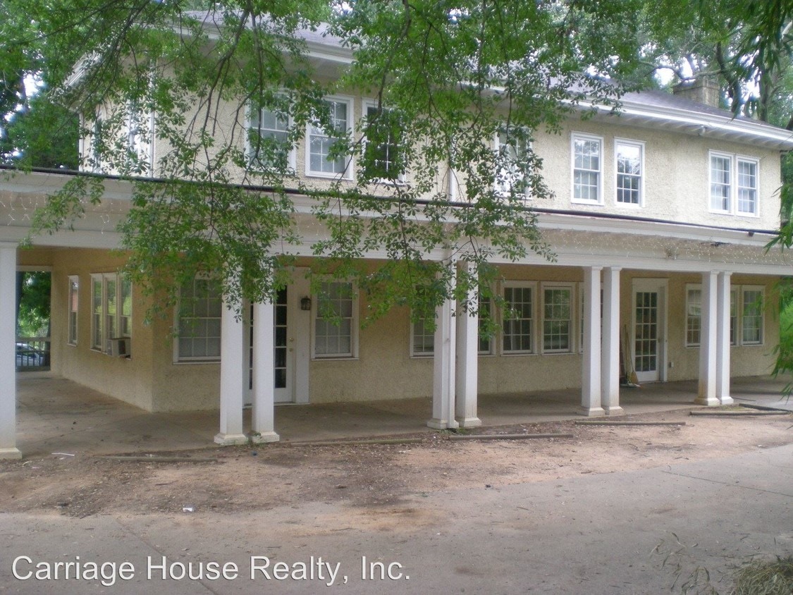 Building Photo - 6 br, 2.5 bath House - 640 Pinecrest Dr