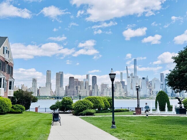 Foto del edificio - 352 Oswego Ct