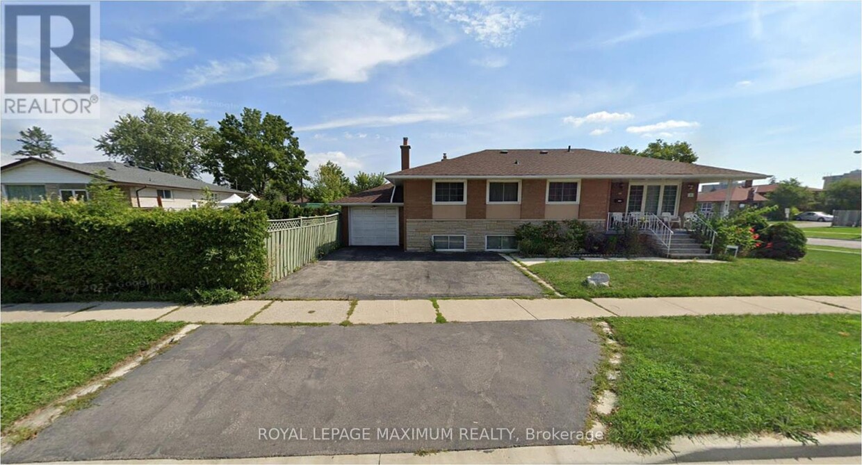 Primary Photo - 1 Midden Crescent