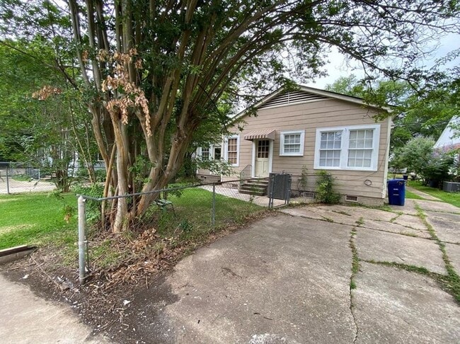 Building Photo - Adorable South Highland home