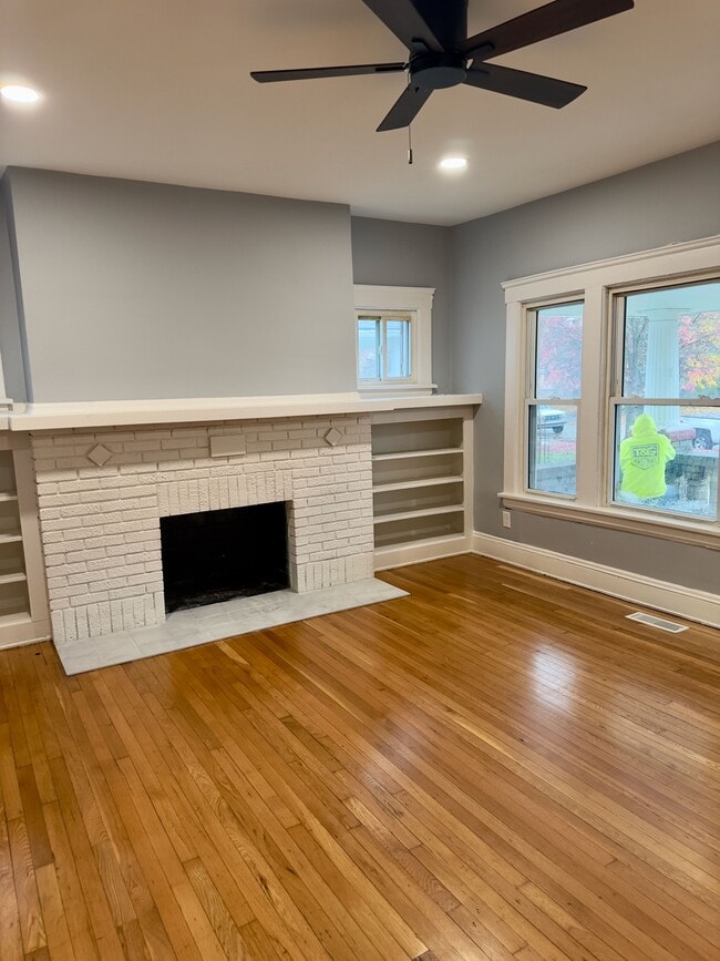 Sala de estar - 2409 Woodmere Dr