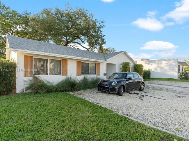 Foto del edificio - 6510 SW 59th Pl