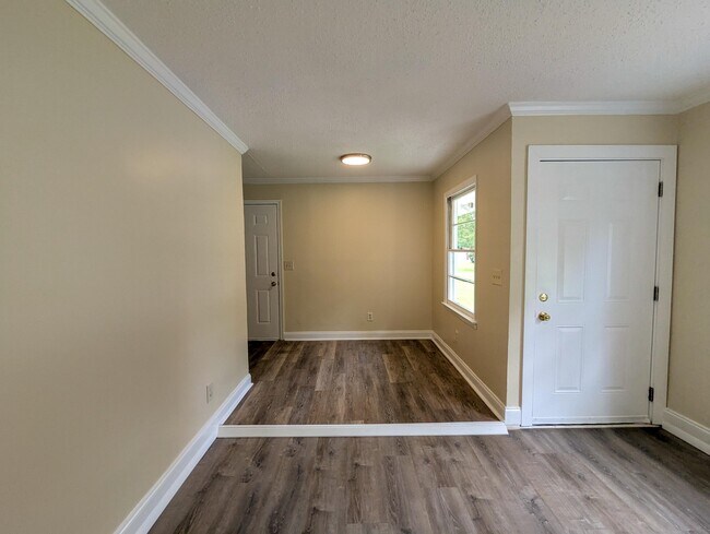 Building Photo - 2820 Argyle Dr NW