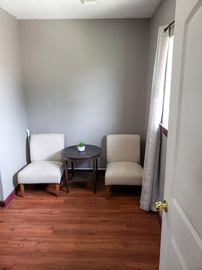 Private room attached to bedroom - 3637 Lamont St