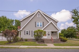 Building Photo - 912 Cambridge Rd