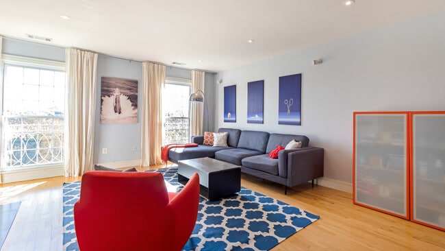 Living Room - 1640 Beekman Pl NW Townhome