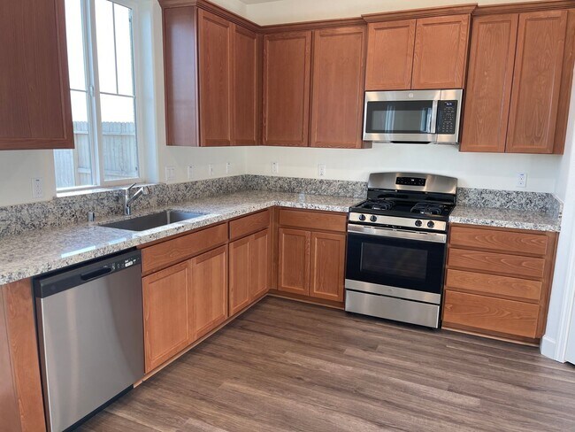 Foto del edificio - Like New Upscale West Roseville Home for Rent