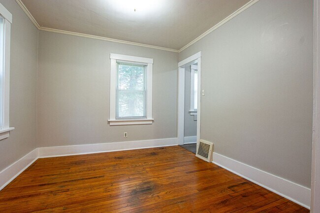 Foto del edificio - 2 Bedroom / 1 Bath Duplex with Garage in Askarben!