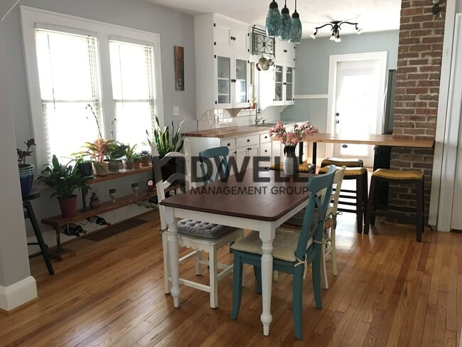 Foto del edificio - 3 Bedroom Close to Downtown! **ZERO DOLLAR...
