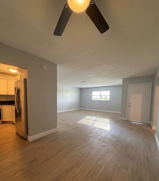 Foto del edificio - 5861 NW 16th Pl