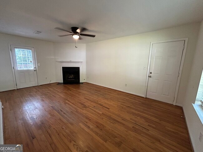 Foto del edificio - 745 Country Manor Way