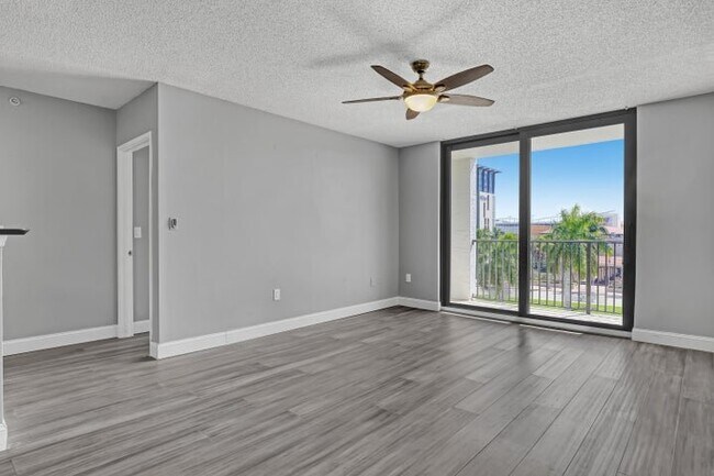 Foto del edificio - 651 Okeechobee Blvd