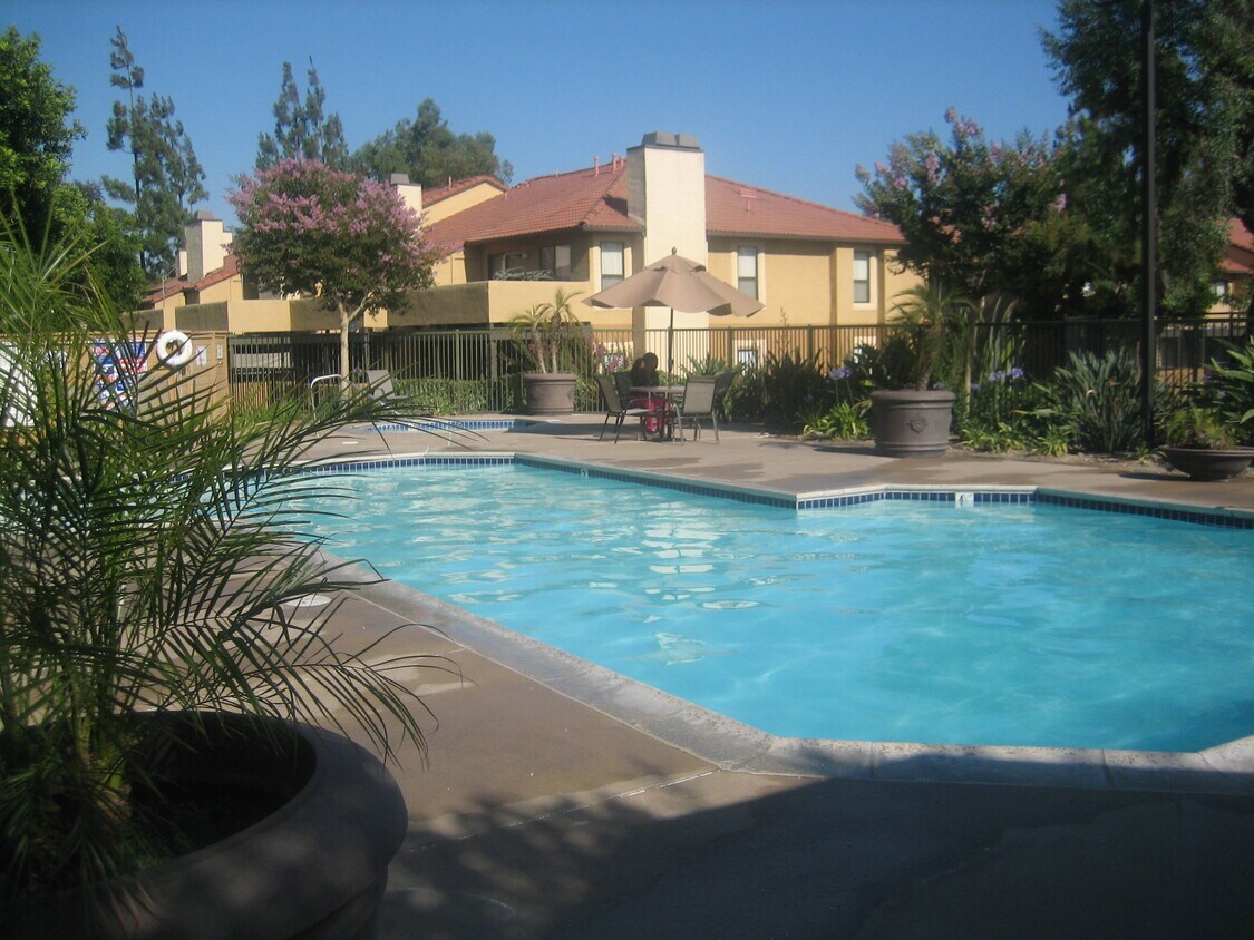 Foto principal - 10151 Arrow Rt