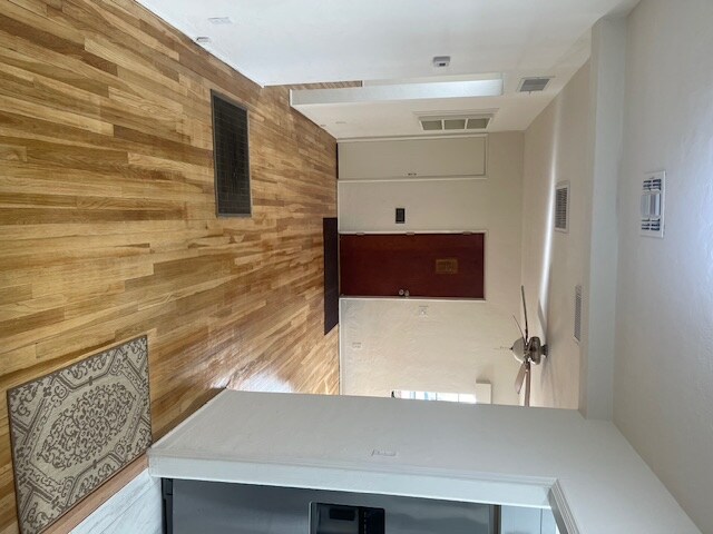 Foto del edificio - 1731 E 9th St